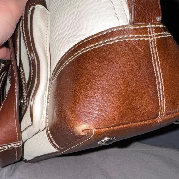 Vintage Coach White and Brown Penble Leather bag - Picture 12 of 16